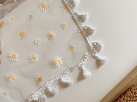 Khăn bàn voan hoa cúc