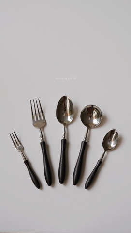 Muỗng/ thìa tay cầm gỗ - Nâu đậm - Muỗng tròn lớn dài 18.5cm