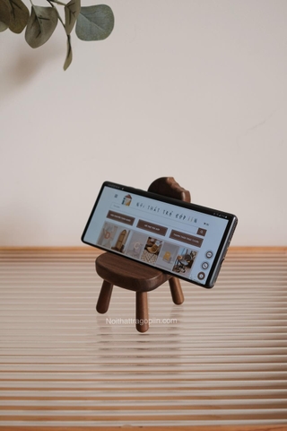 Giá đỡ điện thoại 01 - hình ghế gỗ óc chó