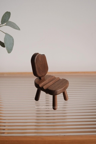 Giá đỡ điện thoại 01 - hình ghế gỗ óc chó