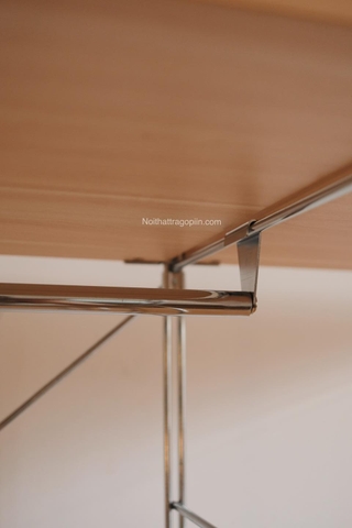 Kệ đứng màu sồi khung inox