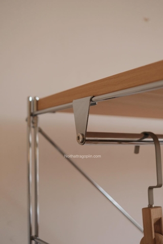 Kệ đứng màu sồi khung inox