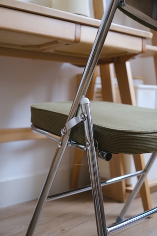 Ghế gập tựa đệm màu