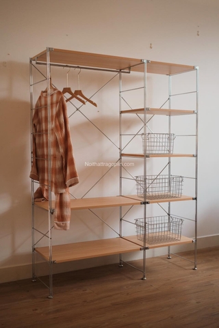 Kệ đứng màu sồi khung inox