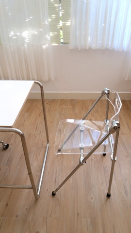 Ghế gập trong suốt 02