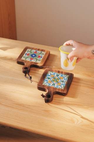 Lót ly/nồi gạch viền gỗ tay cầm