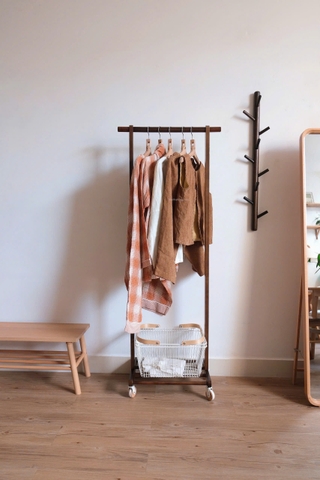 Rack gỗ treo quần áo 08