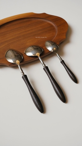 Muỗng/ thìa tay cầm gỗ - Nâu đậm - Muỗng tròn lớn dài 18.5cm