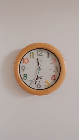 đồng hồ viền gỗ số nhiều màu 15