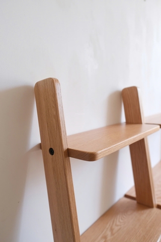 Kệ đứng 06 - gỗ sồi nguyên khối