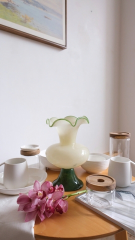 Bình hoa thuỷ tinh 01 viền gợn sóng xanh