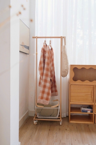 Rack gỗ treo quần áo 08