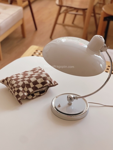 Đèn bàn phong cách Bauhaus