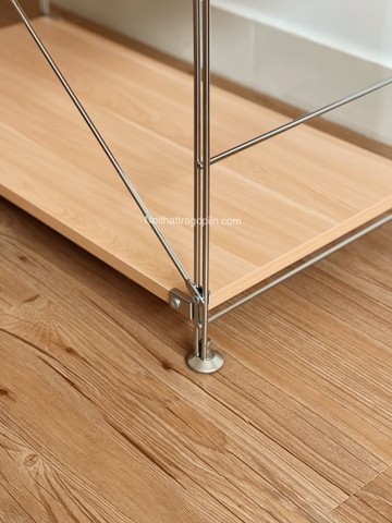 Kệ đứng màu sồi khung inox