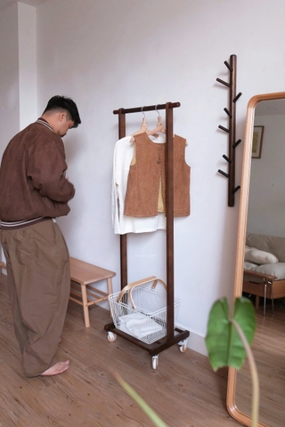 Rack gỗ treo quần áo 08