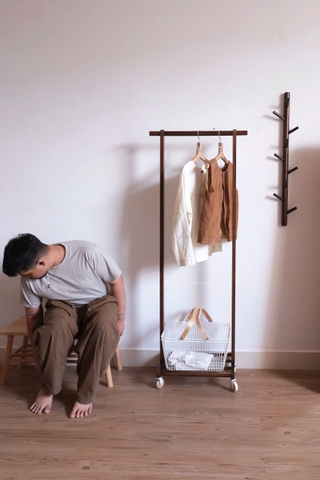 Rack gỗ treo quần áo 08