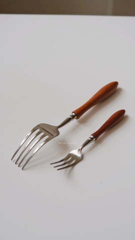 Muỗng/ thìa tay cầm gỗ - Nâu đậm - Muỗng tròn lớn dài 18.5cm