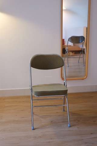 Ghế gập tựa đệm màu