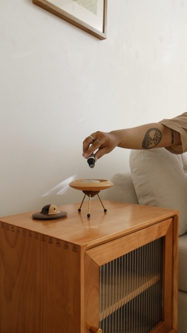 Đĩa bay gỗ khuếch tán tinh dầu - có kèm tinh dầu