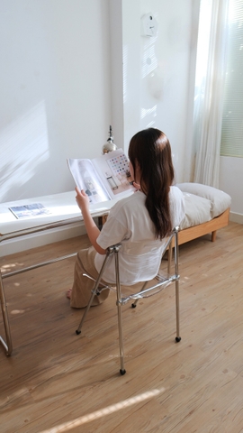 Ghế gập trong suốt 02