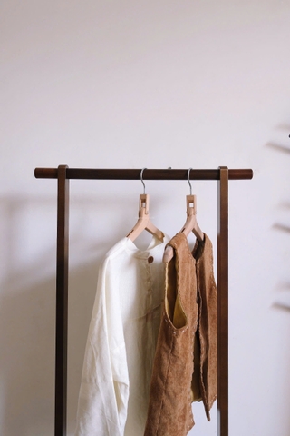 Rack gỗ treo quần áo 08