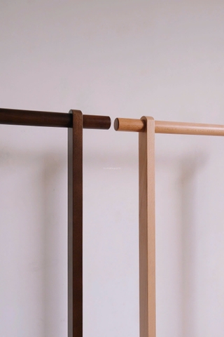 Rack gỗ treo quần áo 08