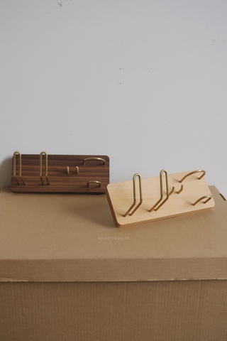 Kệ để máy sấy tóc thường, dạo cạo râu,bàn chải ...