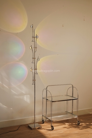 Kệ bánh xe khung inox, kính sọc