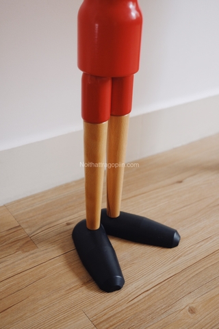 Bàn cà phê người gỗ pinocchio - màu đỏ
