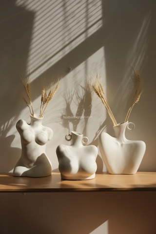 Bình gốm nghệ thuật trang trí hình cơ thể người - phần vai cổ màu vàng không kèm bông lúa