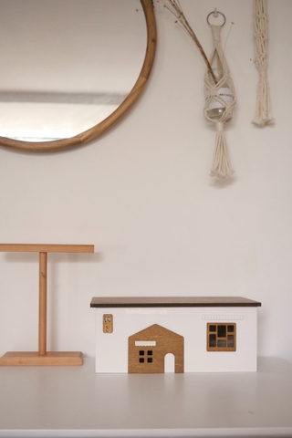 Nhà gỗ để giấu ổ cắm 01