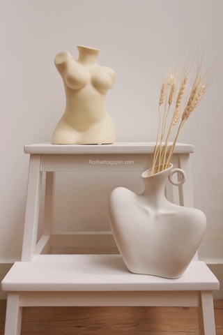 Bình gốm nghệ thuật trang trí hình cơ thể người - phần vai cổ màu vàng không kèm bông lúa