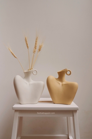 Bình gốm nghệ thuật trang trí hình cơ thể người - phần vai cổ màu vàng không kèm bông lúa