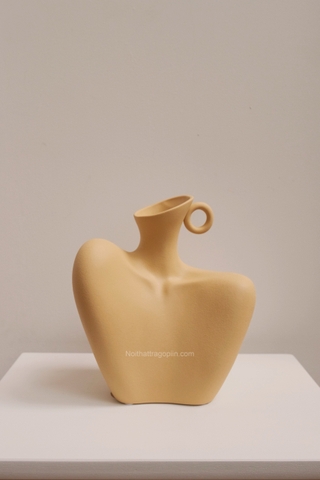 Bình gốm nghệ thuật trang trí hình cơ thể người - phần vai cổ màu vàng không kèm bông lúa