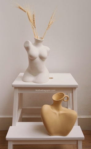 Bình gốm nghệ thuật trang trí hình cơ thể người - phần vai cổ màu vàng không kèm bông lúa