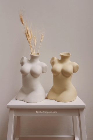 Bình gốm nghệ thuật trang trí hình cơ thể người - phần vai cổ màu vàng không kèm bông lúa