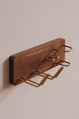 Kệ để máy sấy tóc thường, dạo cạo râu,bàn chải ...