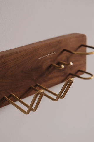 Kệ để máy sấy tóc thường, dạo cạo râu,bàn chải ...