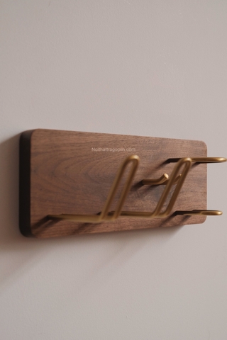 Kệ để máy sấy tóc thường, dạo cạo râu,bàn chải ...