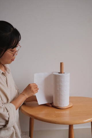 Cây treo khăn giấy bếp đế vuông