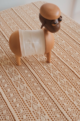 Khăn bàn ren tua rua 02