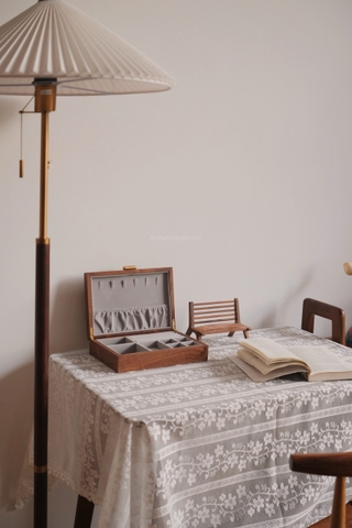 Khăn bàn ren trắng vuông 02