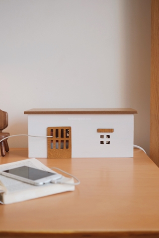 Nhà gỗ để giấu ổ cắm 01