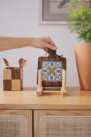 Lót ly/nồi gạch viền gỗ tay cầm