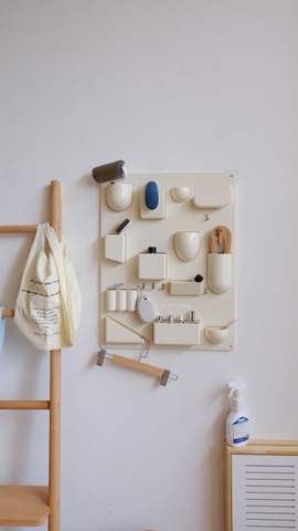 Bảng nhựa treo tường có giá đỡ - trắng sữa