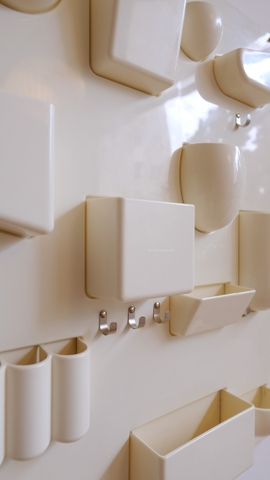 Bảng nhựa treo tường có giá đỡ - trắng sữa