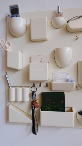 Bảng nhựa treo tường có giá đỡ - trắng sữa