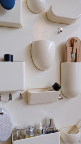 Bảng nhựa treo tường có giá đỡ - trắng sữa