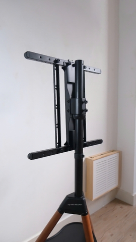 Kệ TV - 3 chân gỗ có khay 43-65 inch