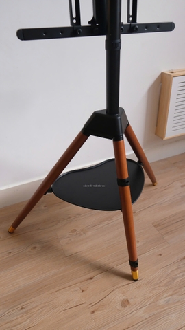 Kệ TV - 3 chân gỗ có khay 43-65 inch